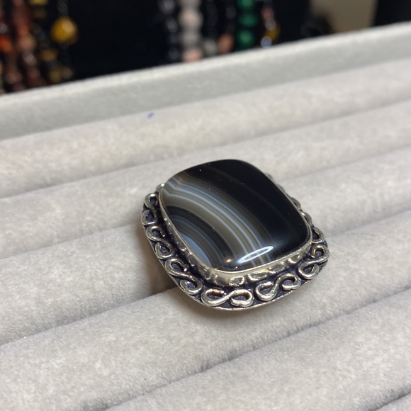 Stunning Black Striped Agate 925 SS Plated Ring - Picture 2 of 3